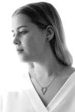 Load image into Gallery viewer, Minimalistic diamond necklace
